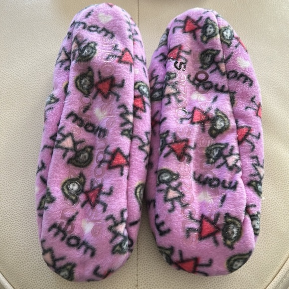 Snoozies Foot Coverings/Slippers Cozy Non-skid Soles Perfect Gift for Mom - Picture 4 of 5